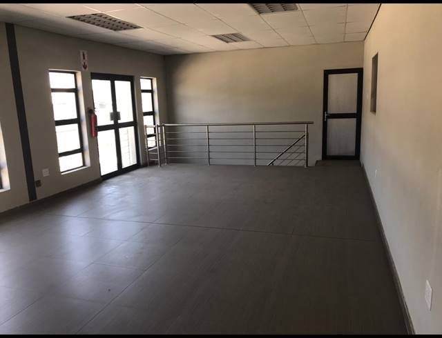 350M² WAREHOUSE TO LET IN CLEVELAND
